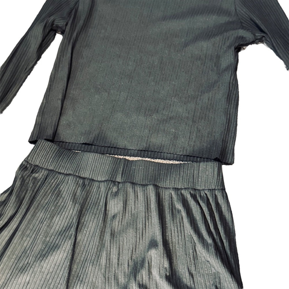 NWOT Hackwith Design House Green Ribbed Long Sleeve Top And Shorts Sz Small - Picture 2 of 13